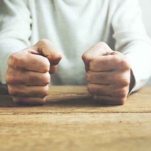 "Złość piękności szkodzi" - czyli jak straciliśmy prawo do mówienia o emocjach i potrzebach